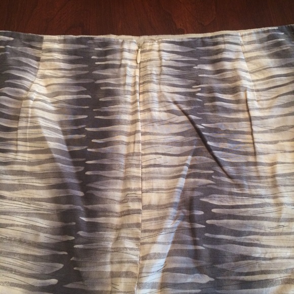 EUC Kenneth Cole Animal print skirt (8) - Picture 4 of 7